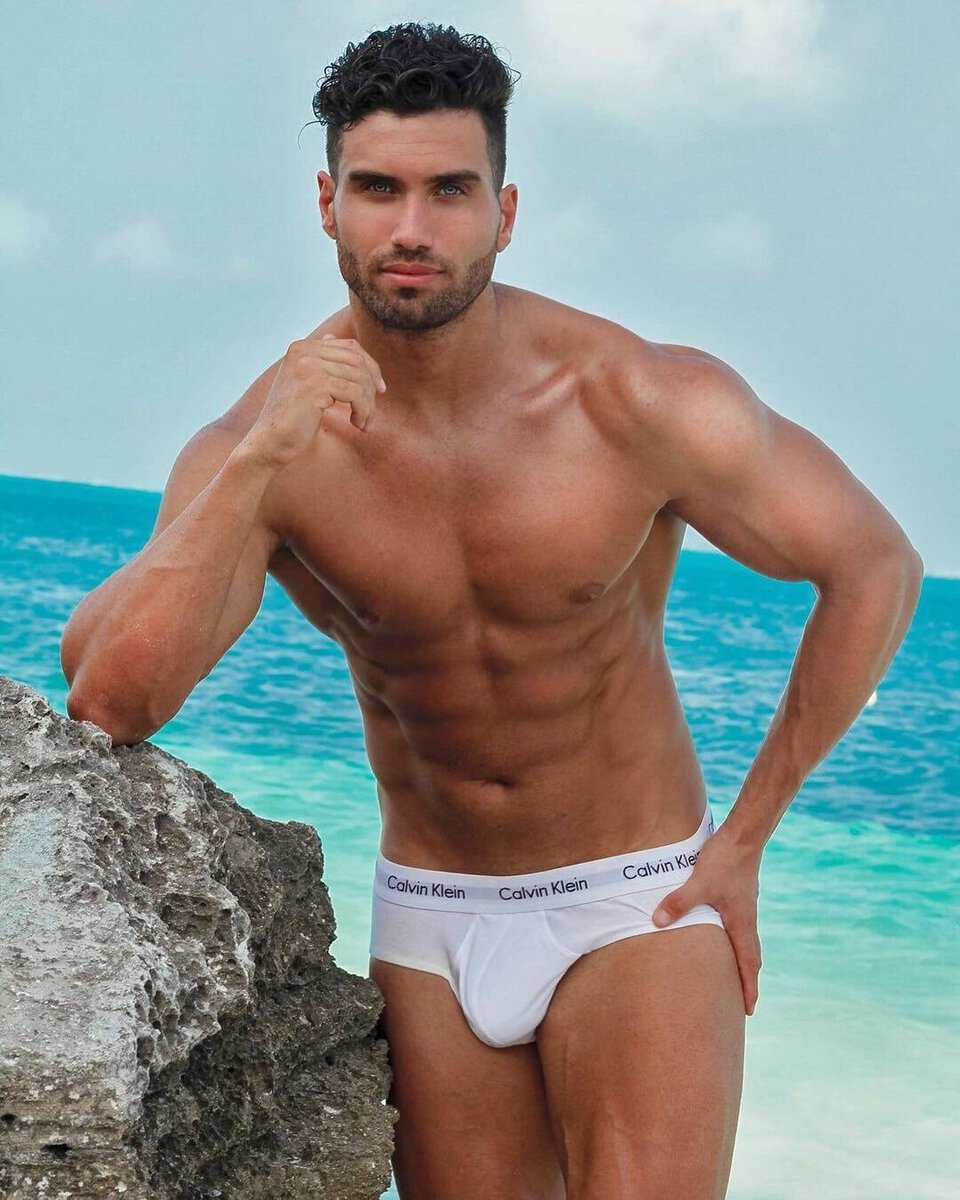 I can't tell if the sea is as beautiful as his eyes!
