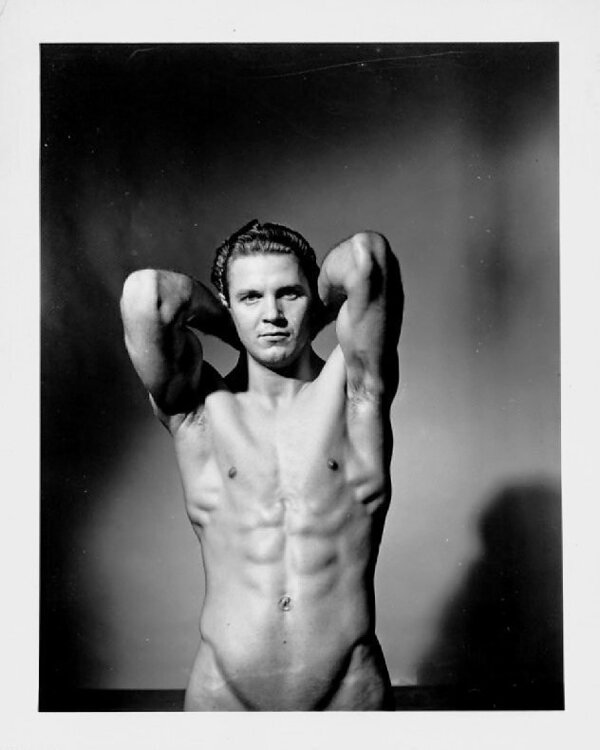 Bob Mizer Andrew Kozak, Los Angeles, 1947.jpg