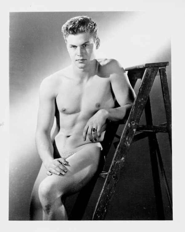 Bob Mizer Leonard Kipp, Los Angeles, 19574.jpg