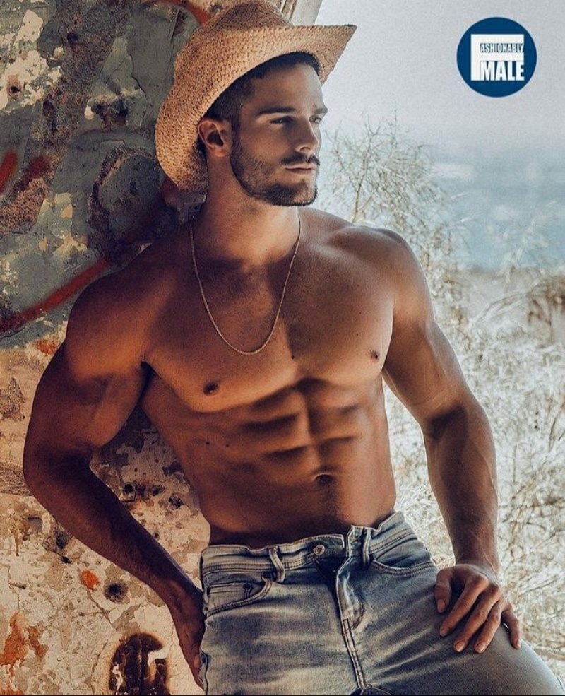 Cowboy-Muscle-Unbuttoned-Jeans