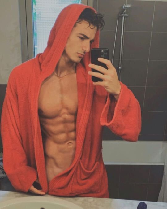 Selfie-Hoodie-Chiseled Abs