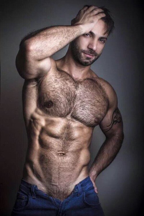 Scruff Beard-Fur-Unbittoned Jeans