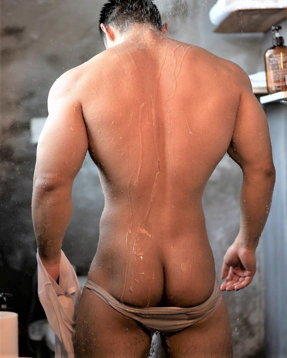 Smooth V-shaped Back-Hot Butt-In Shower