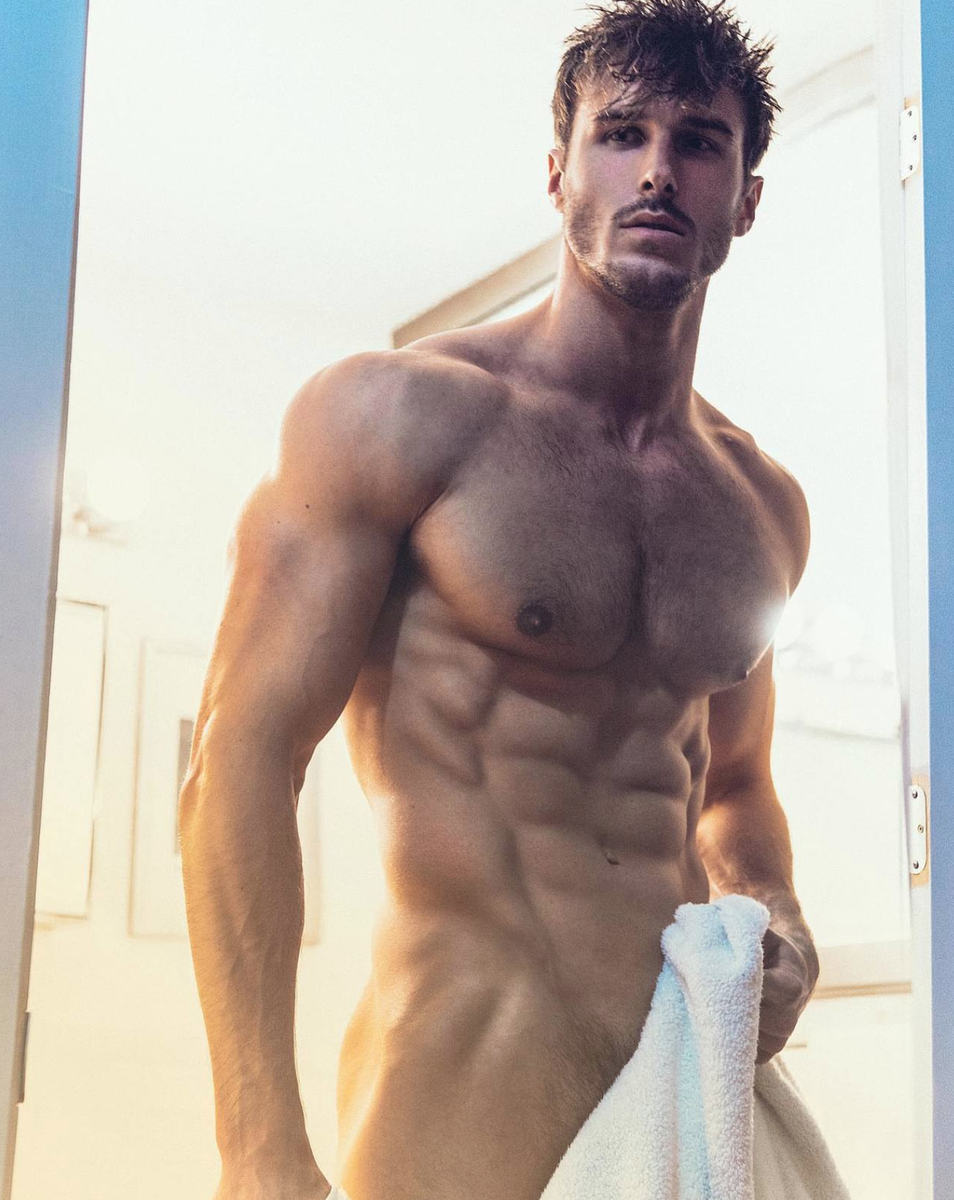 Yet Another Drop the Freaking Towel Pic!