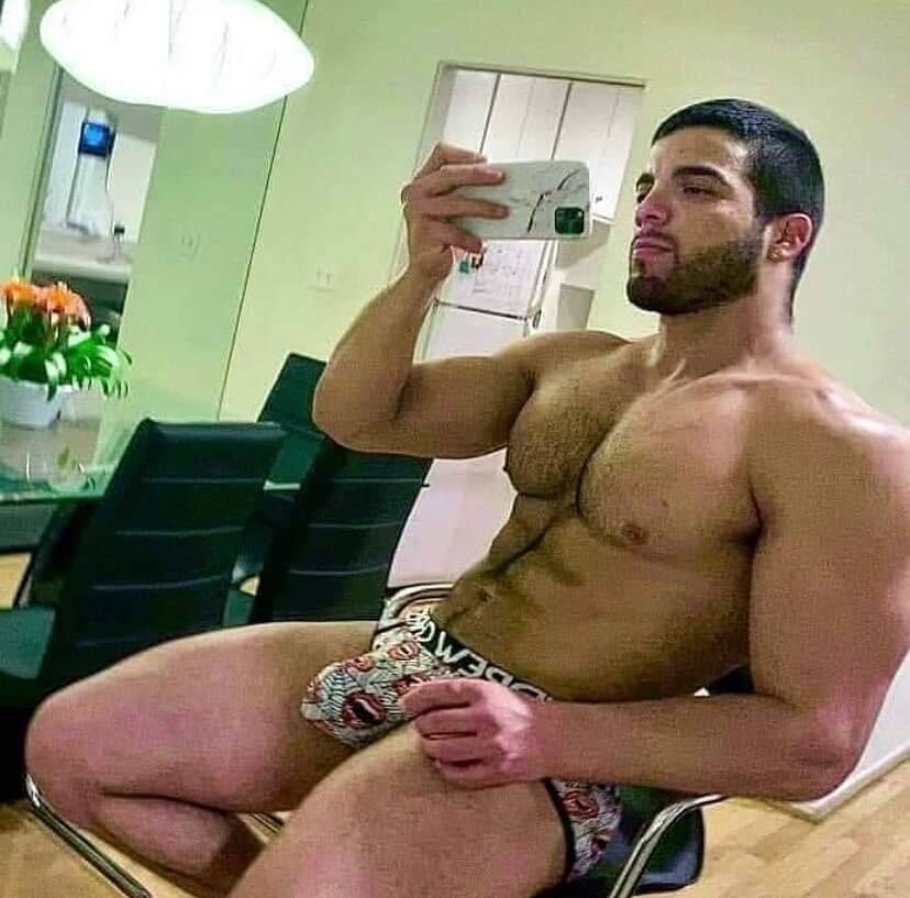Bulging Seated Selfie