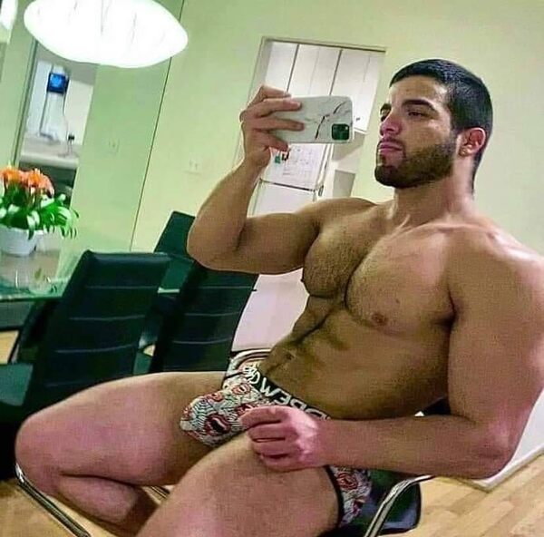 Bulging Seated Selfie