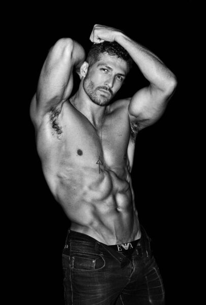 Hansome muscle hunk