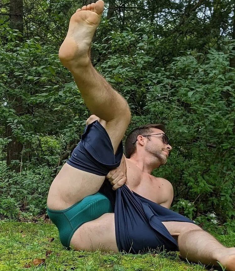 Man REALLY Spreading!