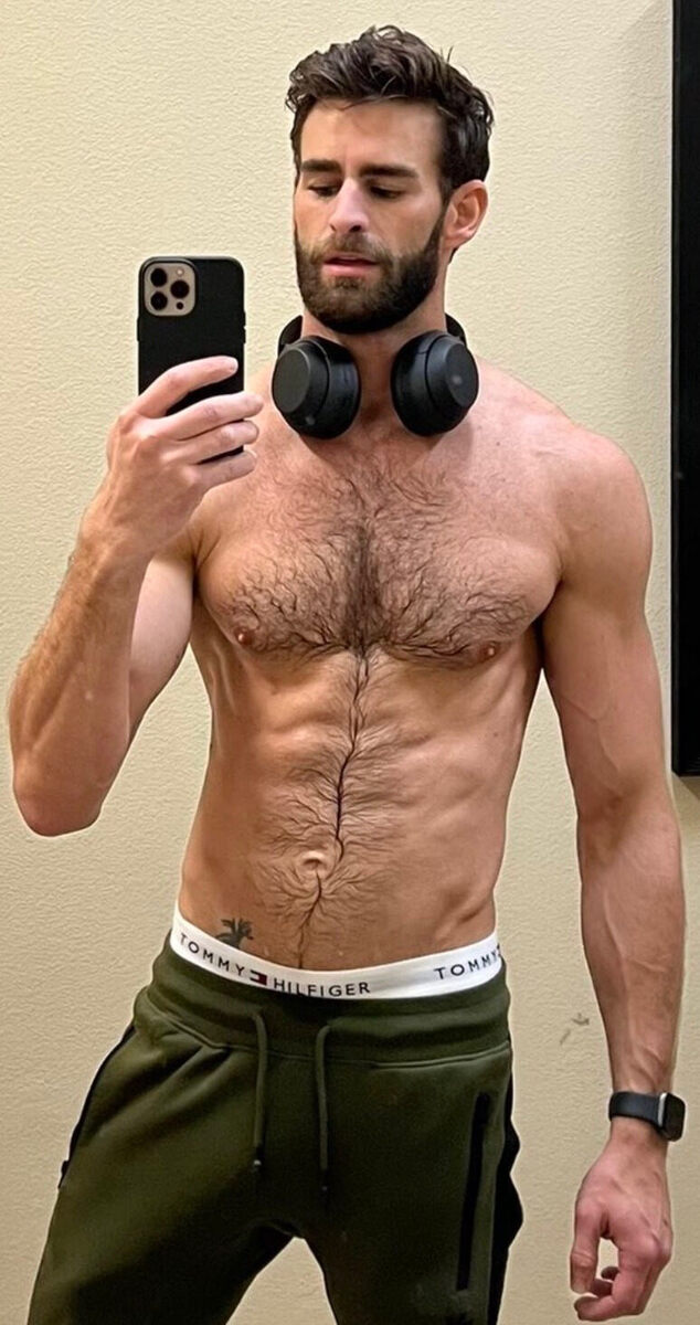 Selfie - bread - lean - hairy - happy trail