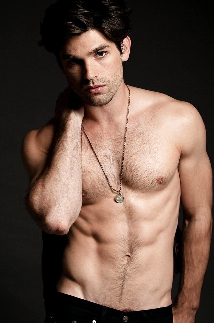 Lean light hairy - scruff beard