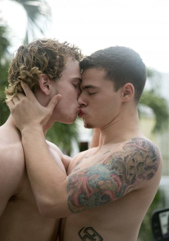 Young kissing - tatts