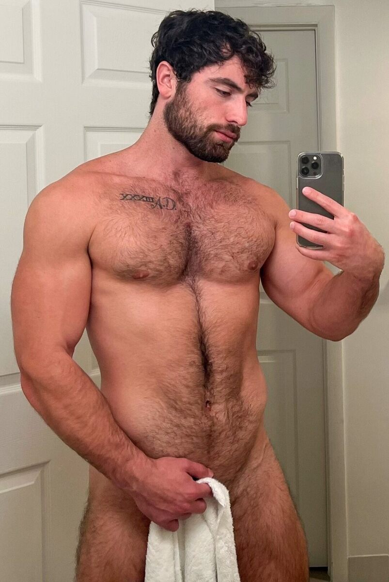 Damn this guy needs to drop the towel