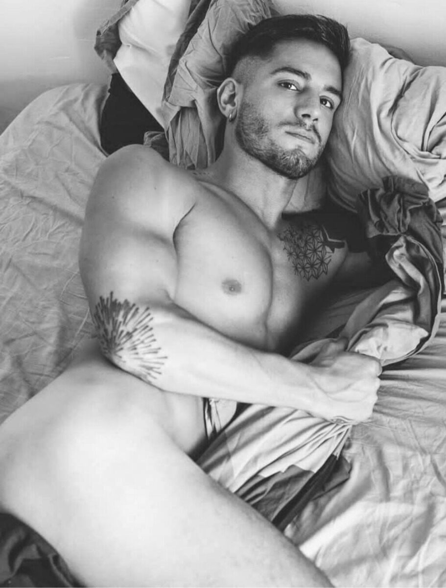 Would like to see this hot guy in color but b&w works
