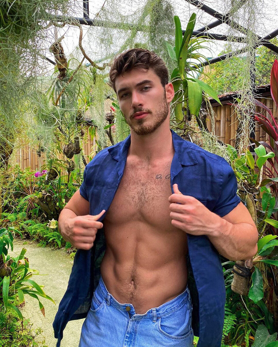 He not only gives great head, but he has two green thumbs as well.