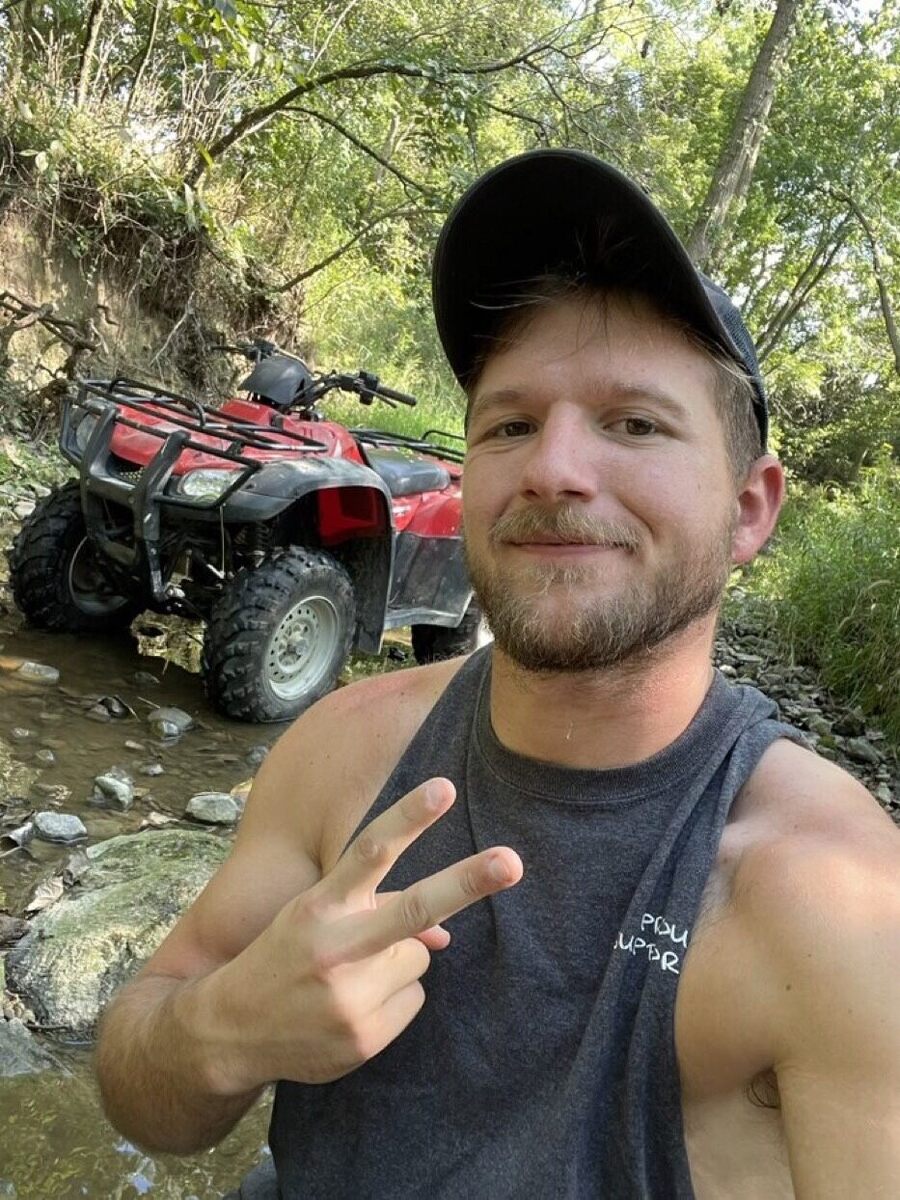 Good ol’ country boy working it