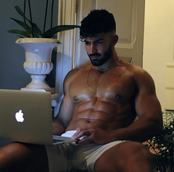 Could thus be @RadioRob with his Mac solving Forum issues?