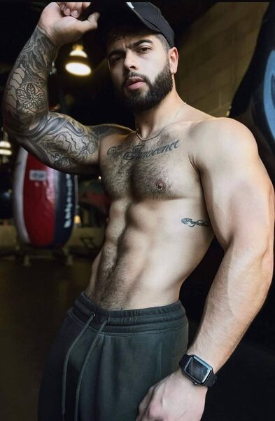 Lean muscle - beard - tatts - nipple ring