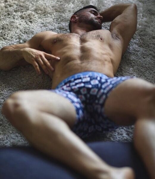 Manspreading in blue