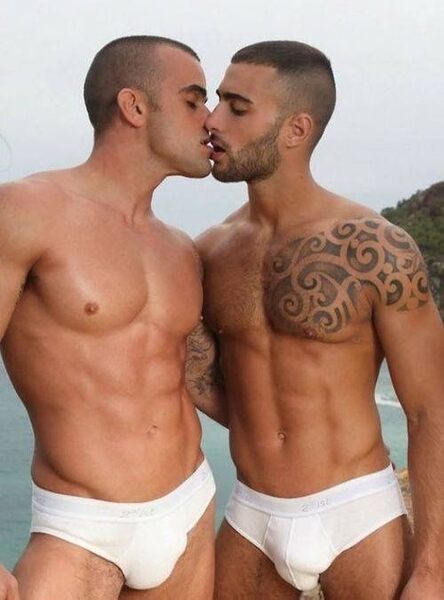 A beauty from the archives… THE CLASSIC KISS