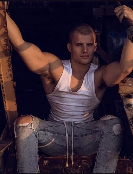 Could that “wife beater” he be sending a signal…