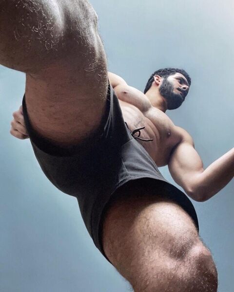 The view from below courtesy of “L’Uomo Divino”.