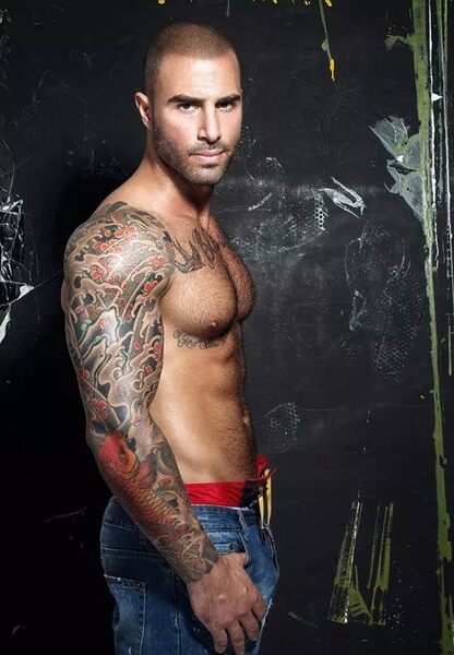 Tatts, scruff and more!