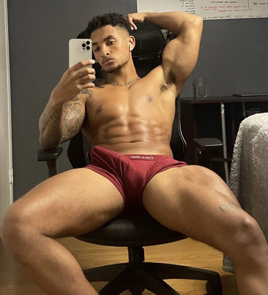 I’m guessing that’s not a banana and a pair of tangerines stuffed in his red Calvin’s.