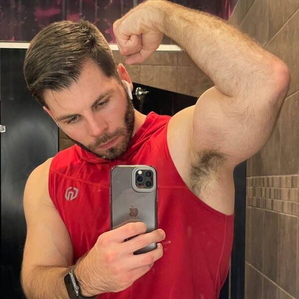 Yep!  The red accentuates that sexy pit…