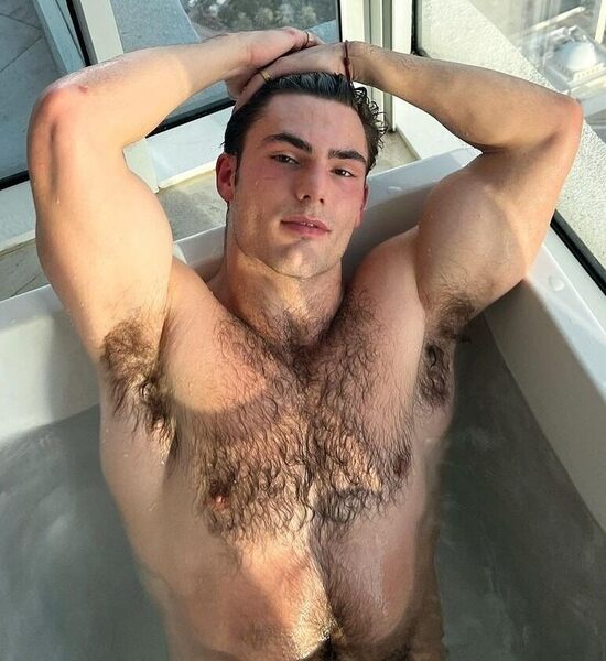 Hairy tub pits and pecs