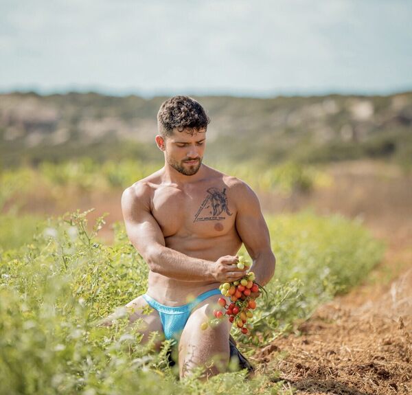 Grape tomato picking muscle