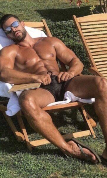 Man perfectly spreading.