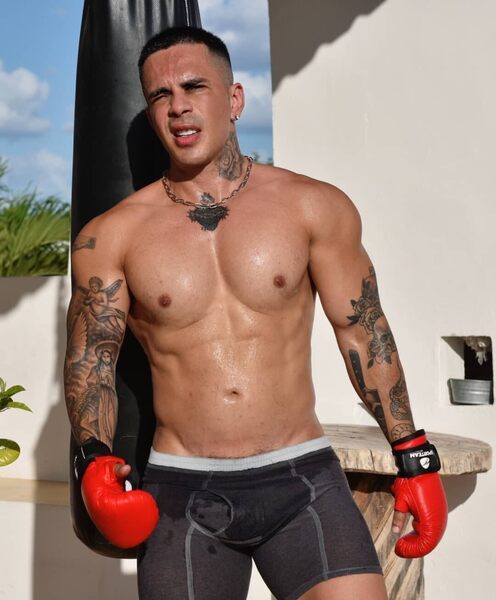 Now a series on Red Boxing Glove Guy…. RBGG1