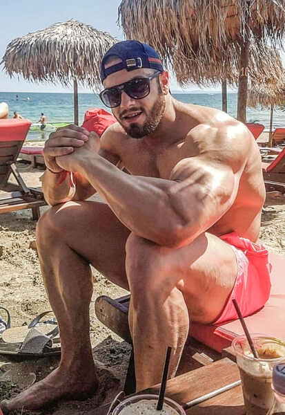 Hard muscle dude