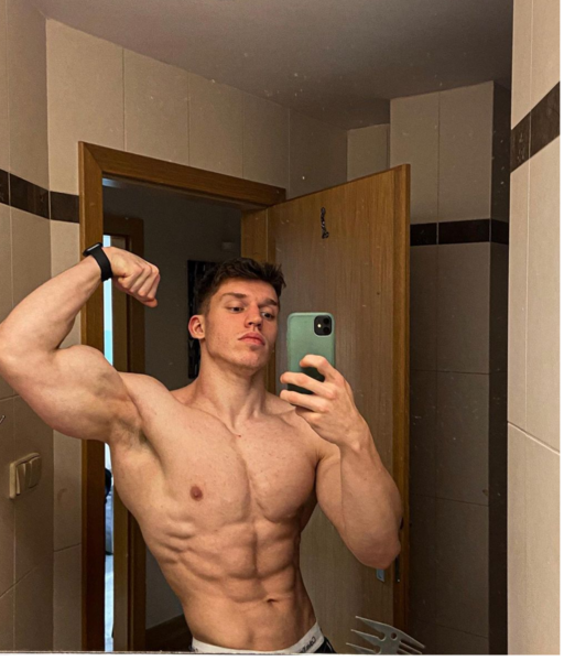 Lips that were born to suck dick…