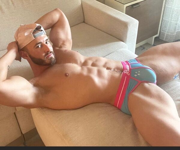 Big smooth muscle… with a hint of a happy trail. I think most can make that work…
