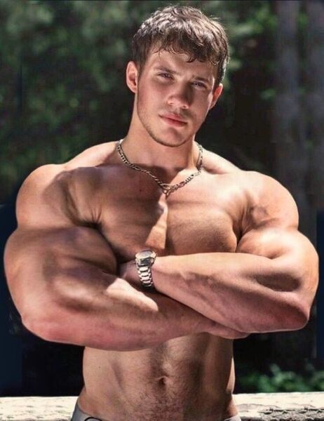 Big sexy arms!