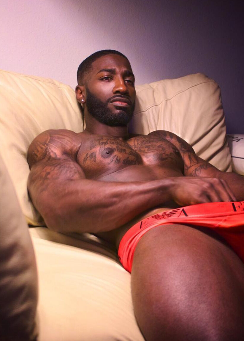 Reaching in his drawz….
