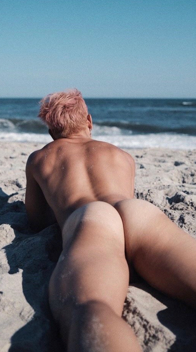 Blondish beach butt