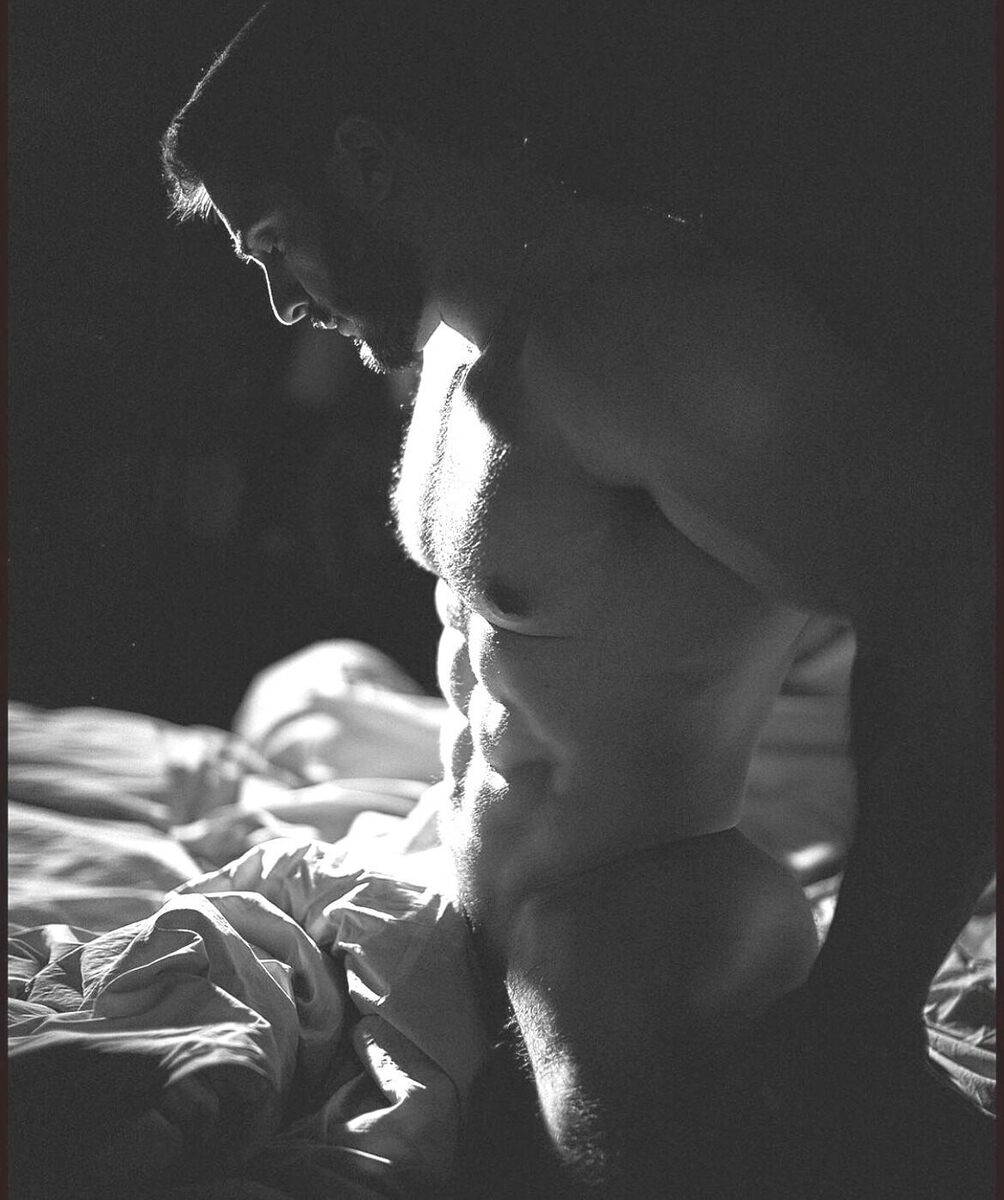 The light and shadow totally enhances what this guy has going on!