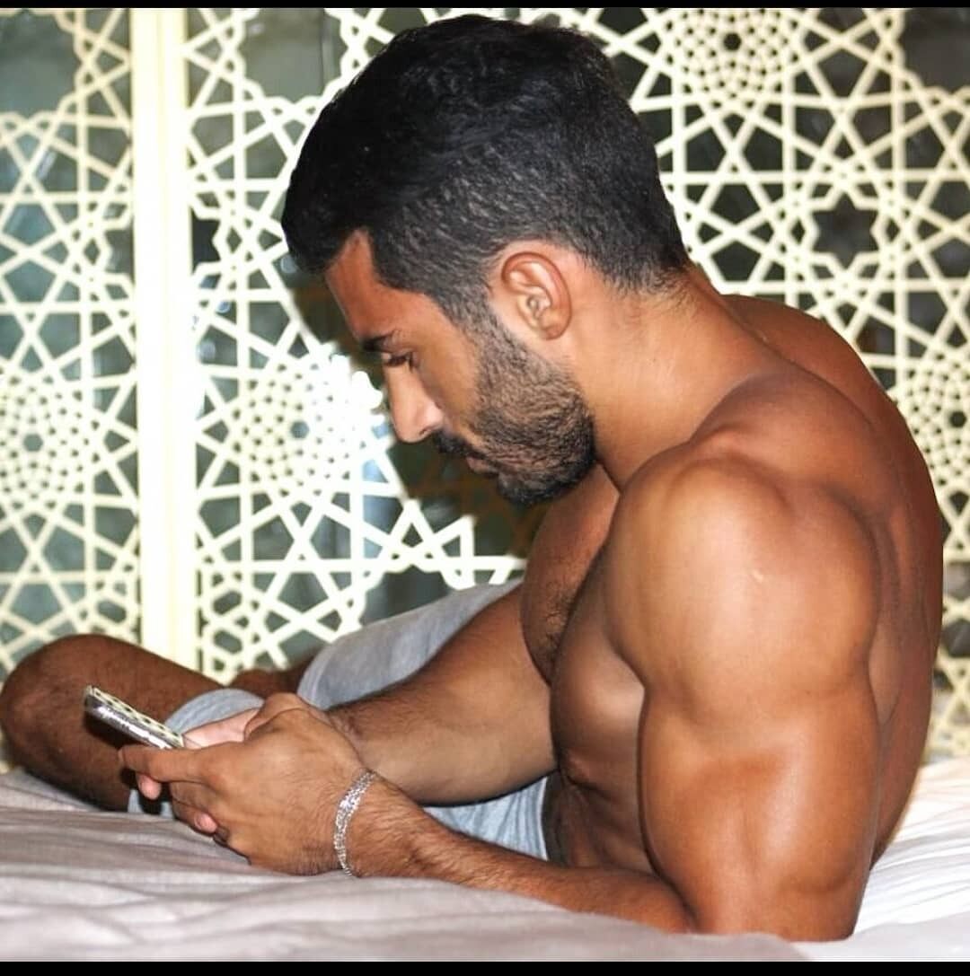 Chatting on Rent.men and hoping he can cum over asap!