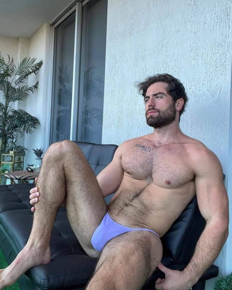 HOT DAMN! The color purple certainly works for me!