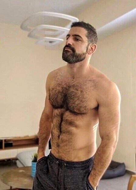 Whatever that is in the ceiling is a bit distracting, but Instill know a hot dude when I see one!