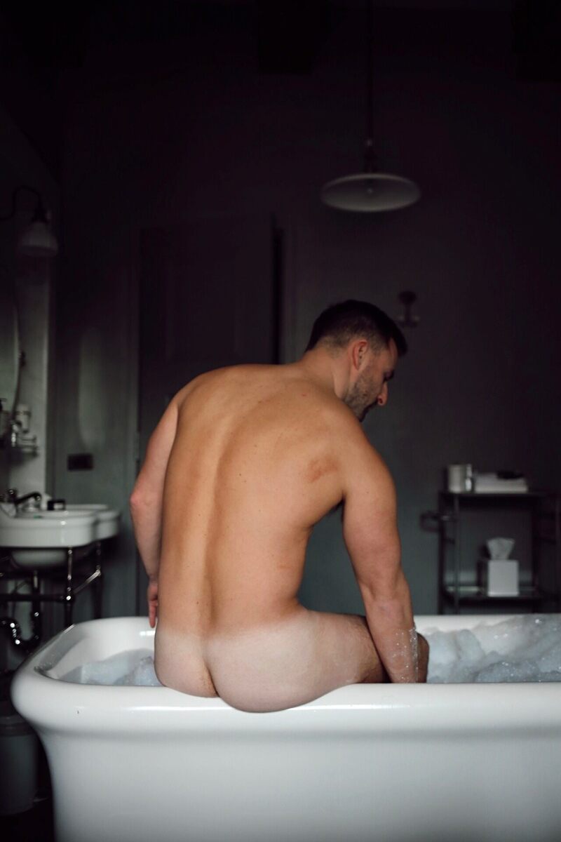 Bubble bath butt