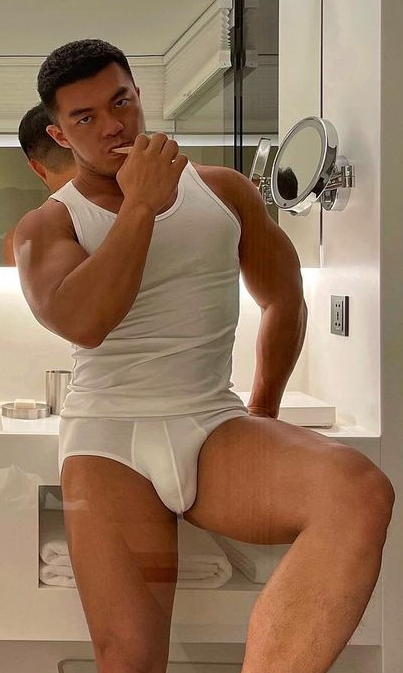 Who woulda thunk that guy brushing his teeth could be so freaking HOT!