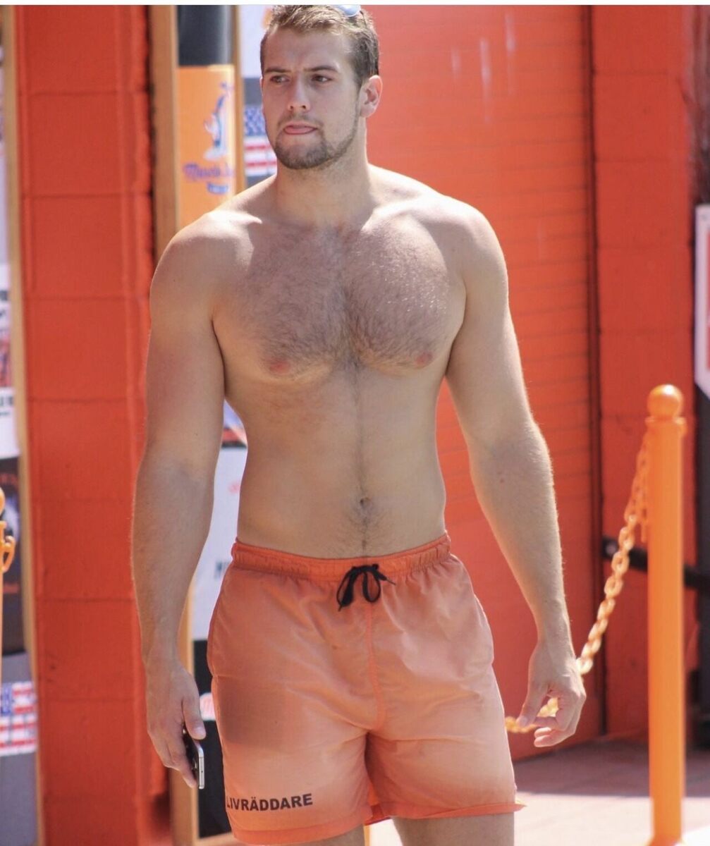 The color orange definitely works for this dude!