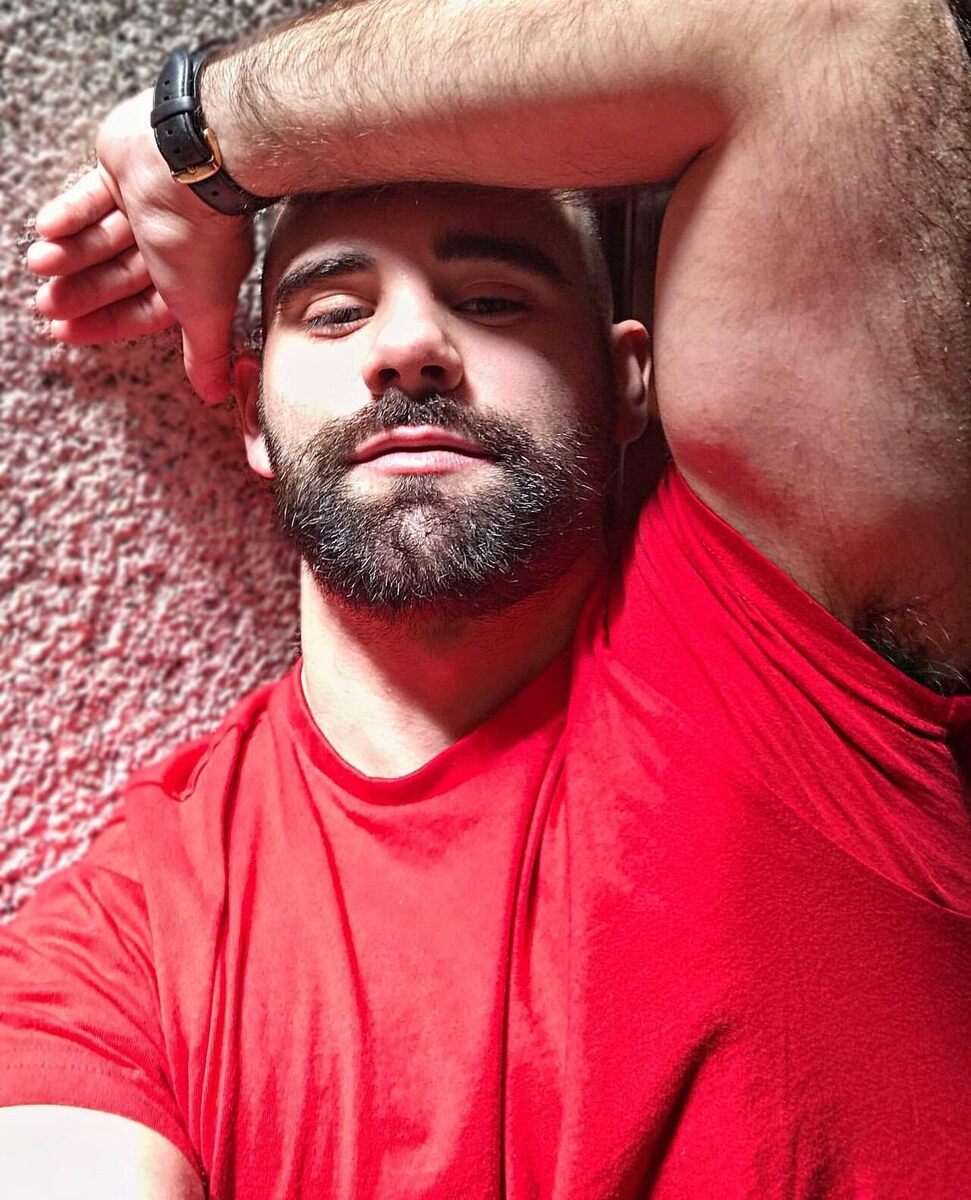 Yes! Red works well on him…