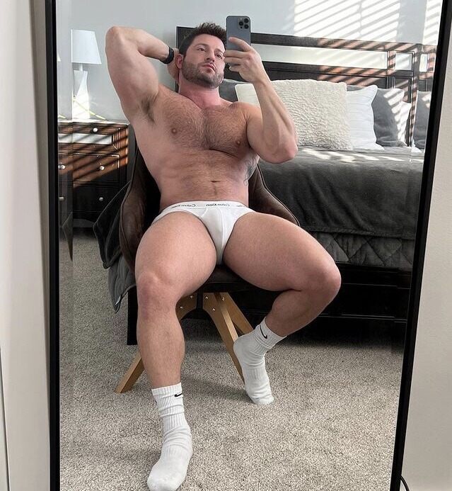 Who would not wanna get lost between those hot sexy thighs!!!
