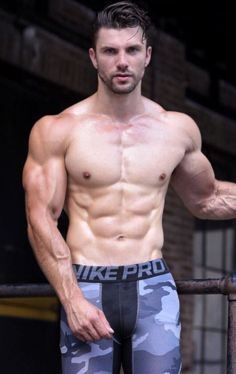 For lovers of smooth well defined muscle and scruff beards