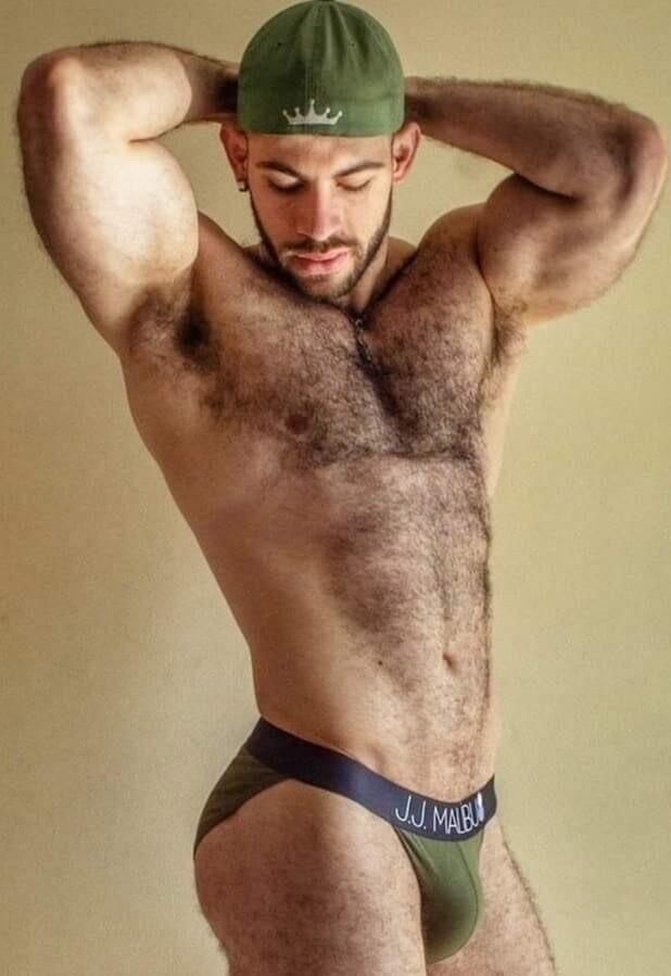 Olive green is his color… and that only enhances his pits…
