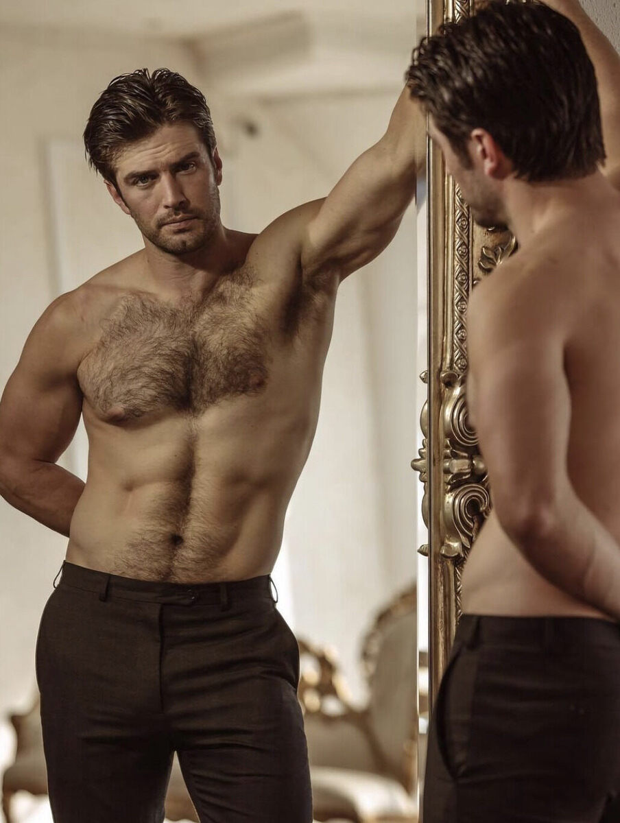 Looking good in that mirror on the wall!